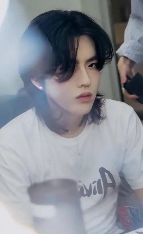 看看寸头吴亦凡,寸头男明星中我觉得算是很好看的了