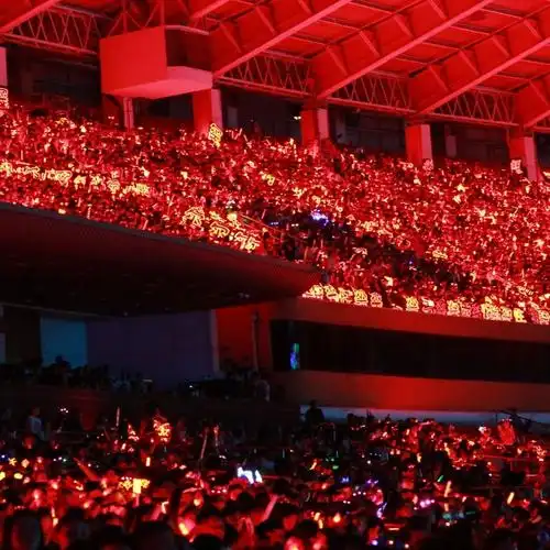 易烊千玺的红海tfboys六周年演唱会