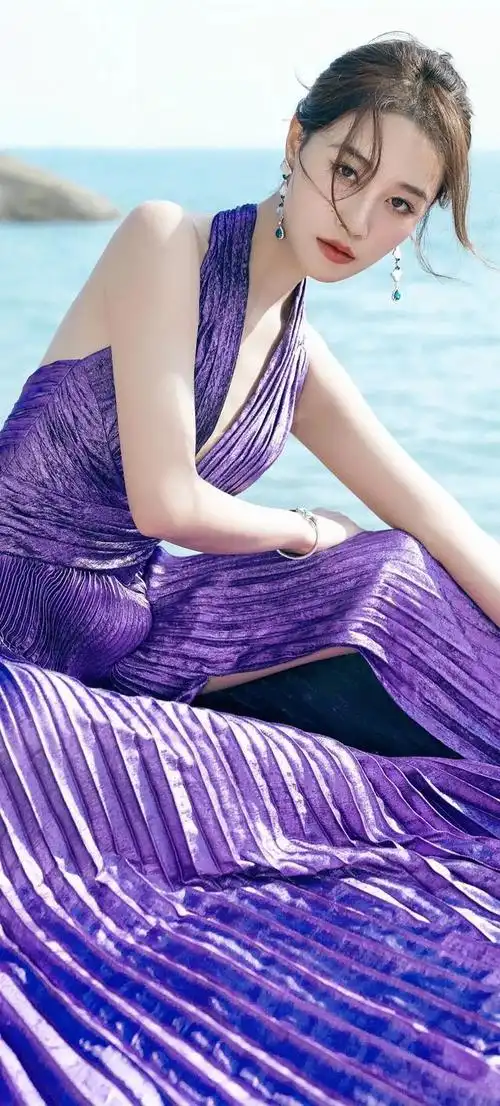 在这组美女系列壁纸中,我们将为您呈现蓝盈莹