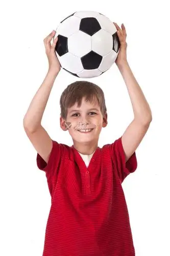 带着拳击手套的男人图片-白色背景下带来拳击手套拳击的男人素材-高清