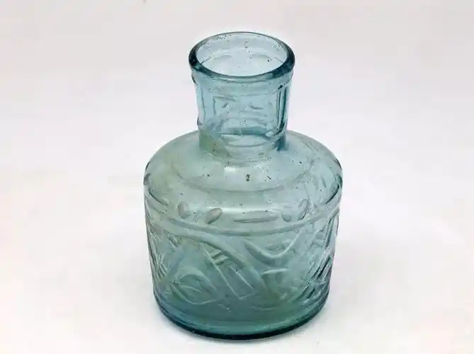 刻花玻璃瓶 北宋 高9.8厘米