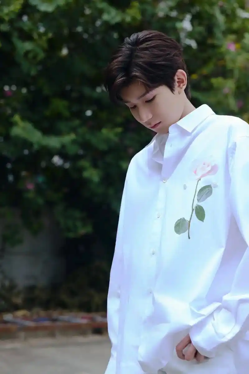 谁懂 真的好爱98@tfboys-王源 周末愉快哦06#白衬 - 抖音