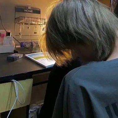 伤感颓废男头真人版图片合集适合堕落忧郁时候的男生头像