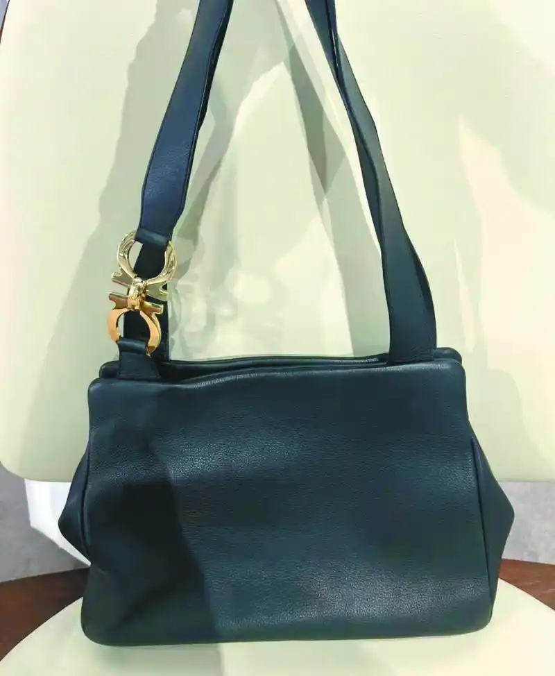 3个奢侈品包 总价超20000元 二手市场出售 只收回1900元|包包_新浪