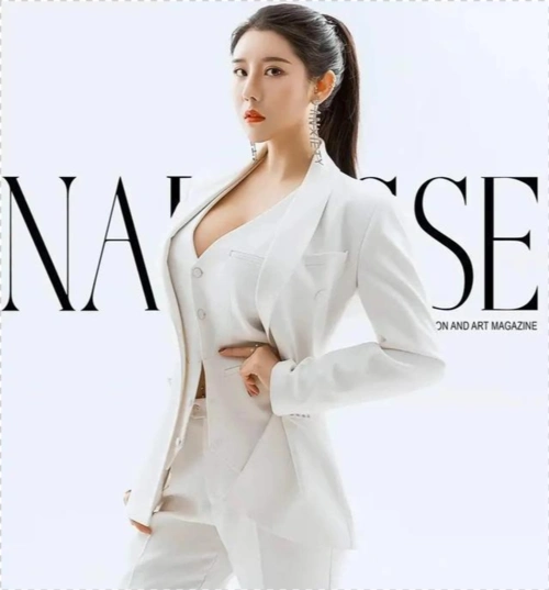 健身女神刘太阳火了骨感已经过时前凸后翘身材曲线完美