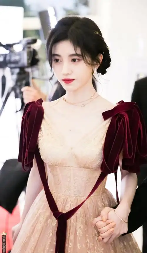 红毯油画里走出来的美人@鞠婧祎