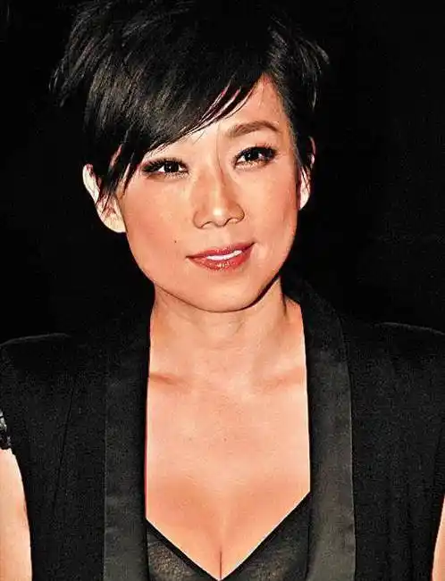 林忆莲:与李宗盛婚外情,恋上小11岁男友被不忠诚,现54岁孤身一人_首歌