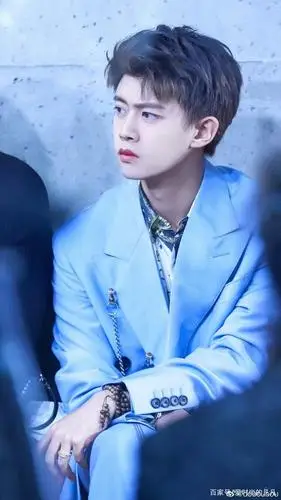 "我一点都不羡慕任嘉伦的老婆",任嘉伦太会穿了!时尚又有魅力