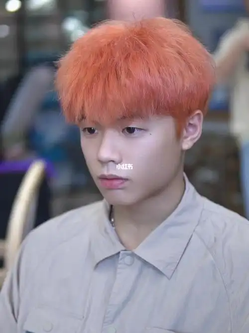 超显白的男生发色脏橘色让你这个冬天暖