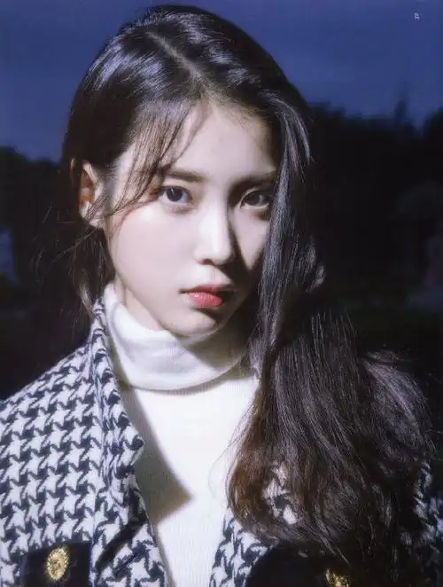 韩国知名艺人iu李知恩最新杂志照片