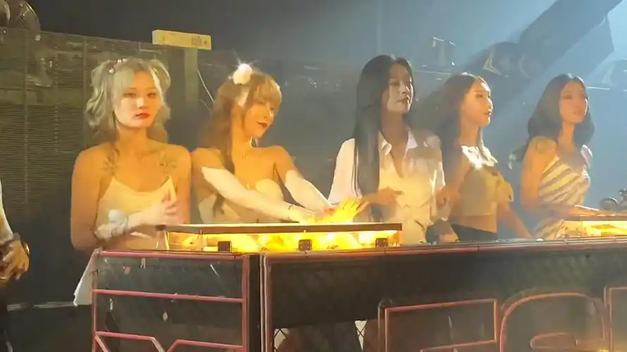 美女跳舞现场酒吧蹦迪领舞