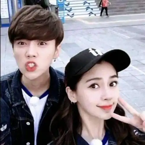 看到baby画的鹿晗,这对姐弟互动太有爱了!