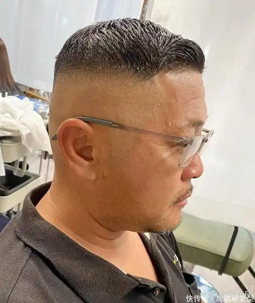 男人过了40岁,发型尽量不要留寸头,油头,换成这些才优雅有格调