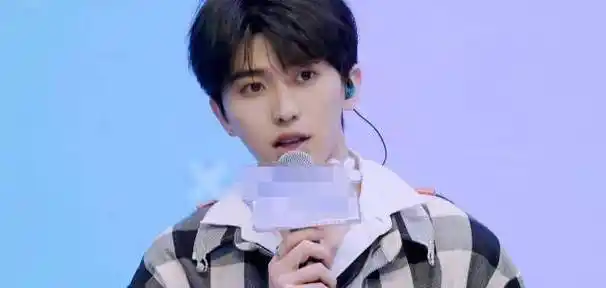 蔡徐坤公开新歌,别人都超激动,谁注意刘雨昕?