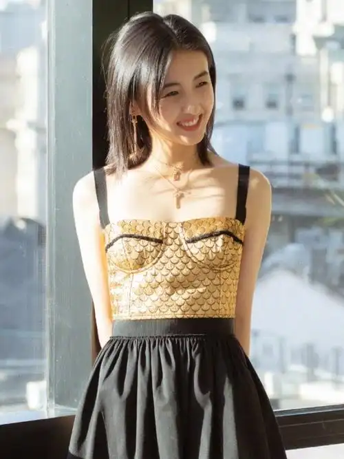 97张子枫式斜方肌发达,应该怎么瘦肩?