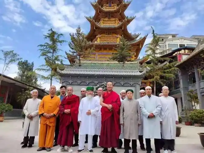 临夏县各宗教相互 "走亲戚,话团结,促和谐"践行民族团结一家亲