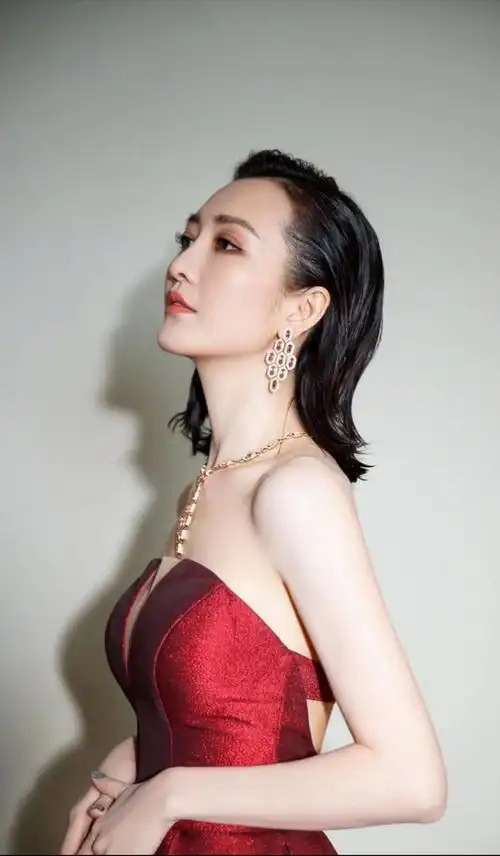 18:38:01王鸥时尚潮流,热点资讯,军事与装备,名山大川,惊艳美女,花边