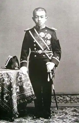 日本天皇的童年,与中国的皇太子差别有多大?