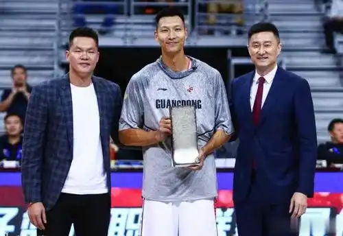 杜峰特训身高210和220两小将,放眼未来