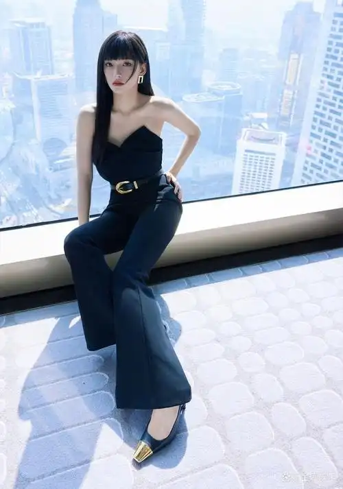 程潇的时尚穿搭黑发齐刘海与高跟鞋这样穿可以更优雅