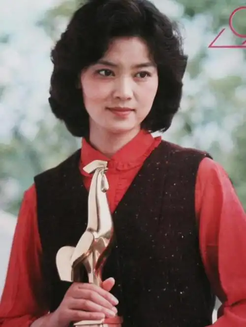 回顾演员潘虹:24岁嫁给大8岁米家山,结束8年婚姻后,今无儿无女