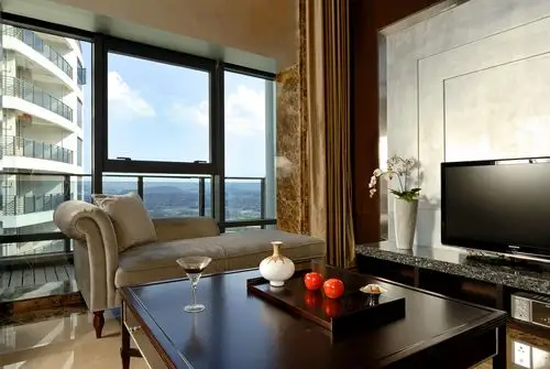 经得起潮流考验的深度美感与内在的高品位气质,才是它们跨越时间得以