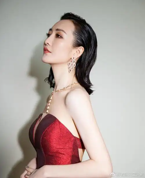 细数五大女星"侧颜斩":唐艺昕最甜,百变杨幂,王鸥反差最大