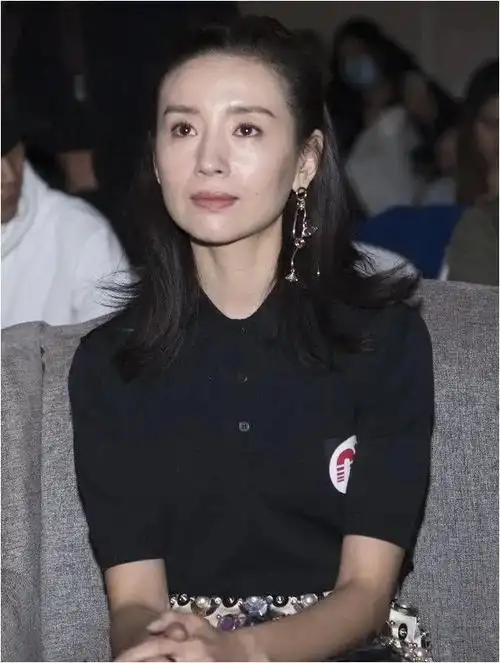 当43岁董洁和35岁景甜坐一起才彻底明白什么是顶级骨相和气质