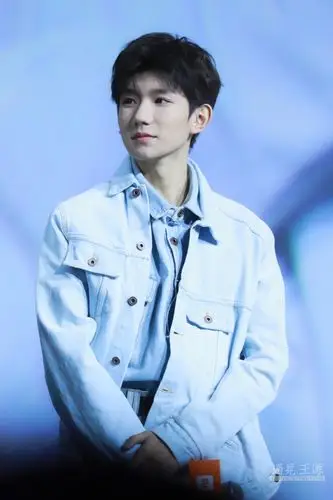 王源 手机新品发布会