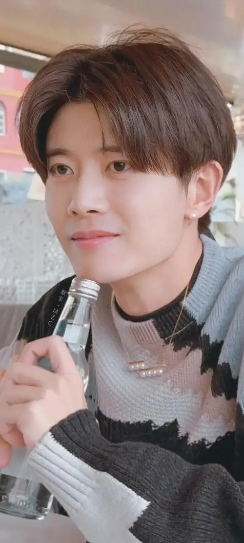 晚安,超宝@任嘉伦allen  截修|卡大头版壁纸 4p