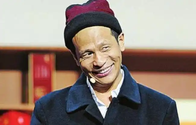 宋小宝自爆旧照,称"当年的自己帅过蔡徐坤",网友看后惊呆了!