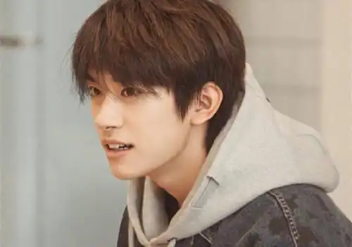 易烊千玺温暖帅气图片_治愈系少年千玺