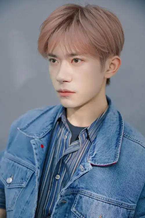 易烊千玺牛仔叠穿##四字 易烊千玺 yyqx 四字弟弟