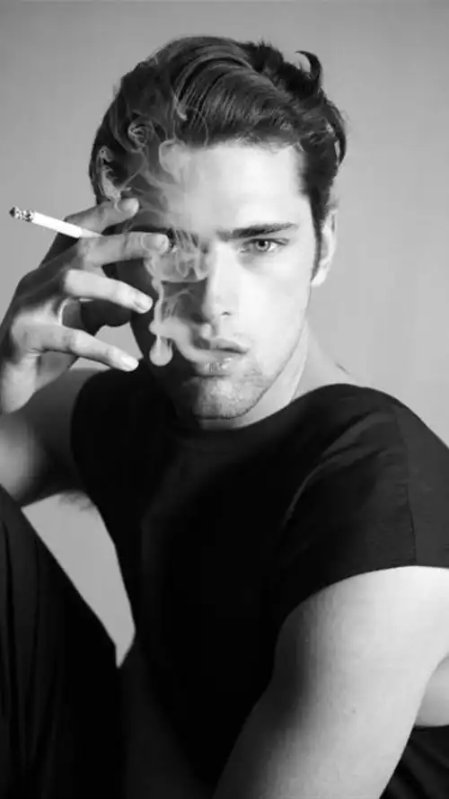 感伤,颓废,落寞,手机壁纸欧美伤感寂寞抽烟黑白迷人写真