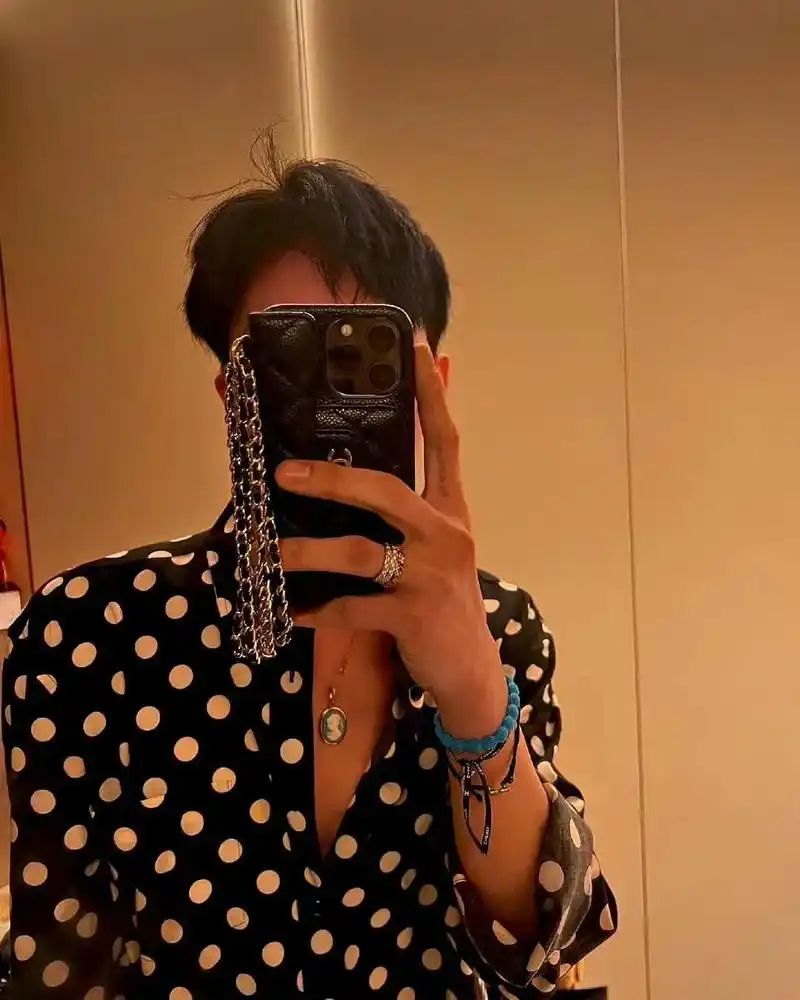 最新权志龙ins更新照片 分享给vip - 抖音