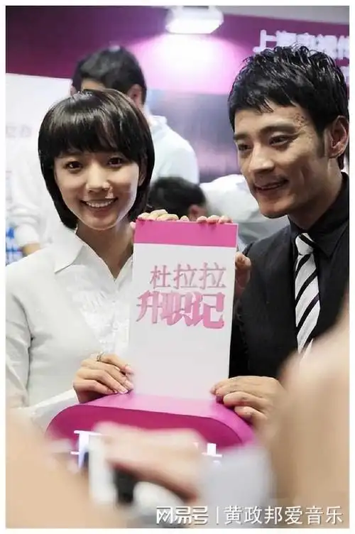 王珞丹原本是知名导演赵宝刚的力捧演员,凭借《奋斗》积累了大量人气.