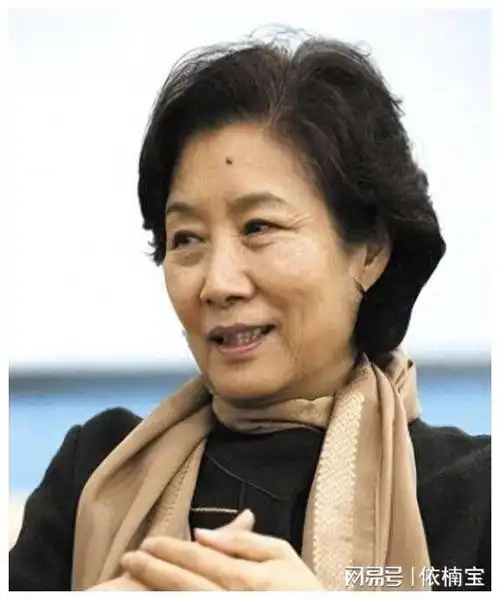 吕中:儿子是知名导演,儿媳是国际影后,女儿是她永远的骄傲|演员|话剧