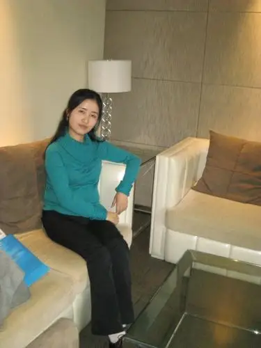 冯绍峰热恋蔡小兰 看欧莱雅代言人百变美妆