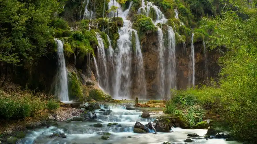 克罗地亚,美丽的瀑布,普里特维采国家公园 iphone 壁纸