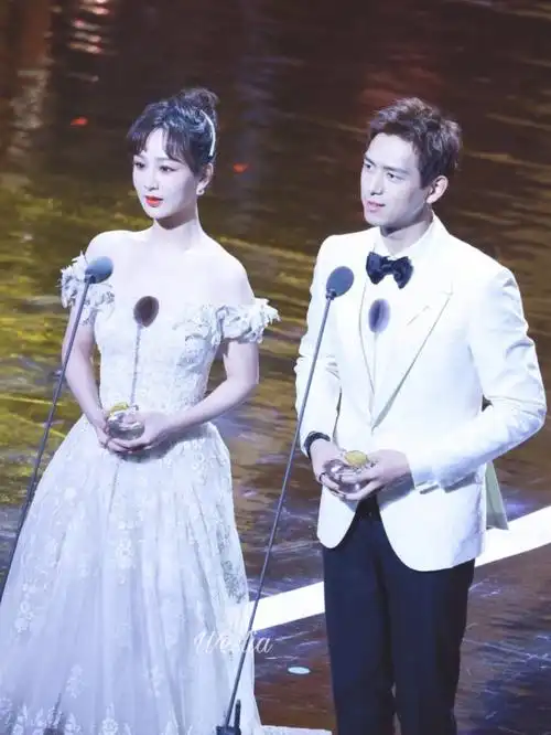 李现杨紫时尚芭莎再同框cp售后我只服童颜夫妇