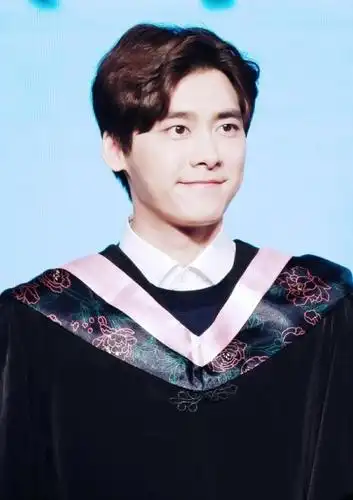 最美学士服大赛 国民校草李易峰绝美学士服照分享