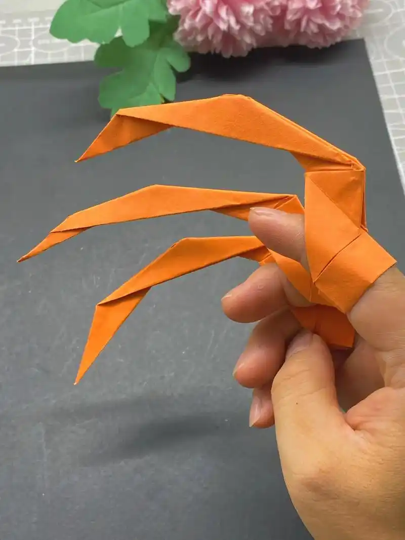 简单爪子折纸.#创作灵感 用金刚狼爪的折纸方法改一下就成了老 - 抖音