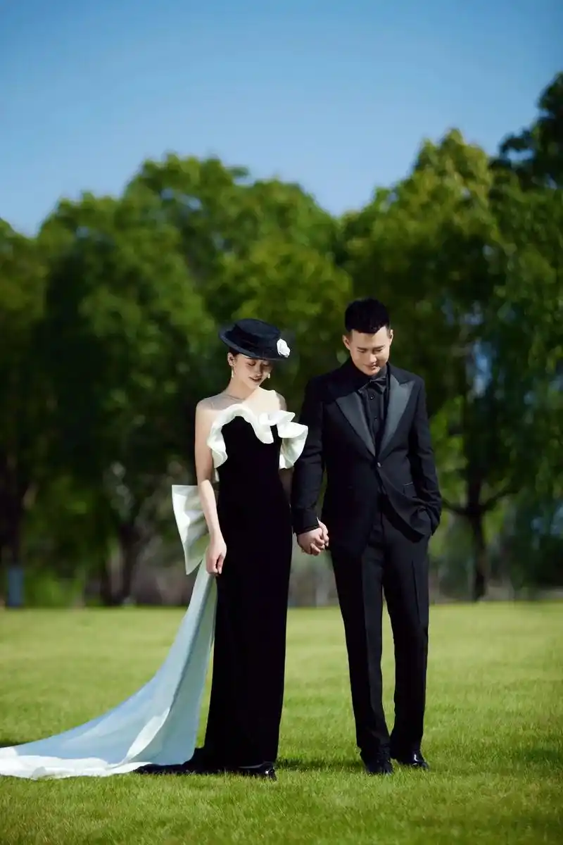 晒一晒我的婚纱照 #婚礼倒计时 好看的照片怎么可以一直躺在 - 抖音