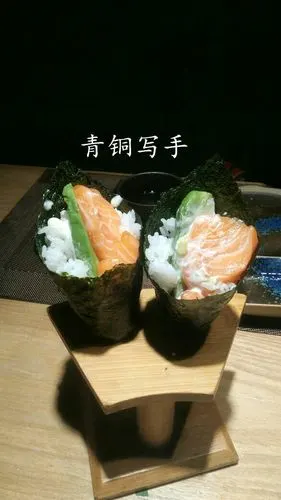 牛油果三文鱼手卷,这个很到位样子漂亮