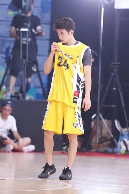 刘芮麟踢馆星联和刘烨黑人篮球对决