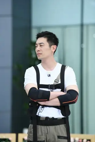 朱亚文《奔跑吧》脱袜大战pk林峯 猫鼠游戏谜底即将揭晓