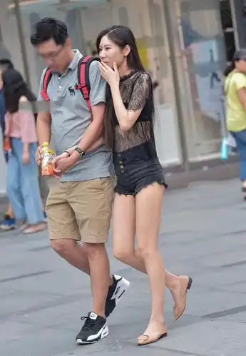 男女生的穿搭风格是完全不一样的,都有各自的成熟感_身材