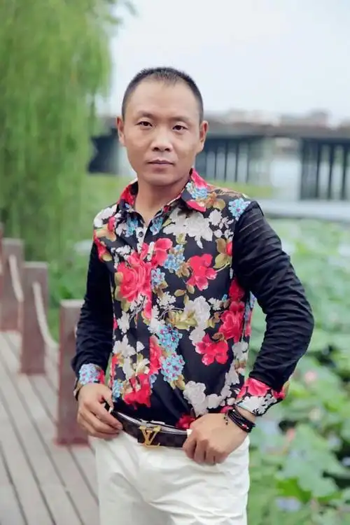 祁隆(中国内地男歌手))_石塘网