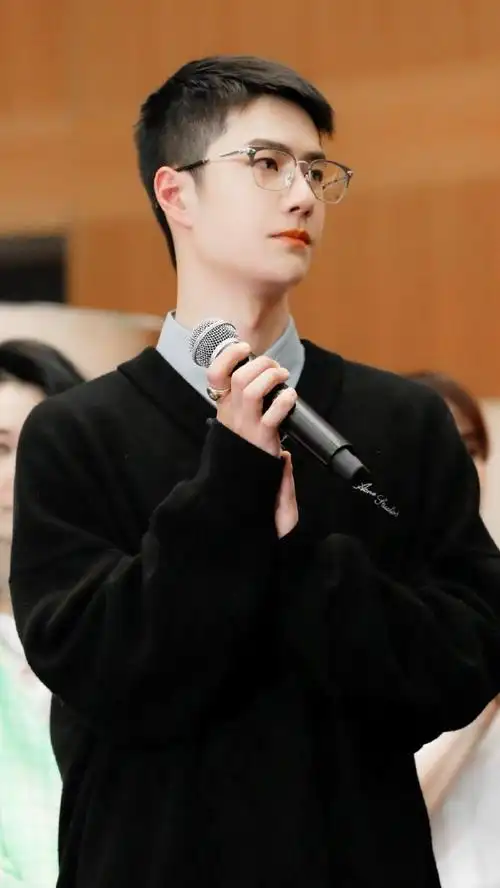 王一博天天向上#‖#桃桃美好王一博#王一博戴眼镜真的是是太温柔怂