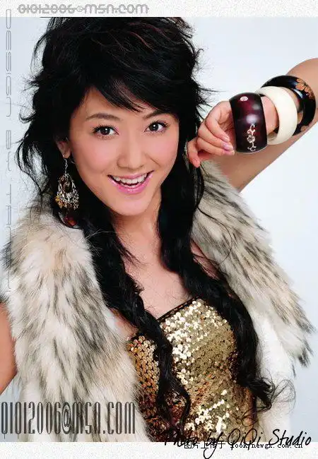 图文:超女新造型--夏颖时尚造型